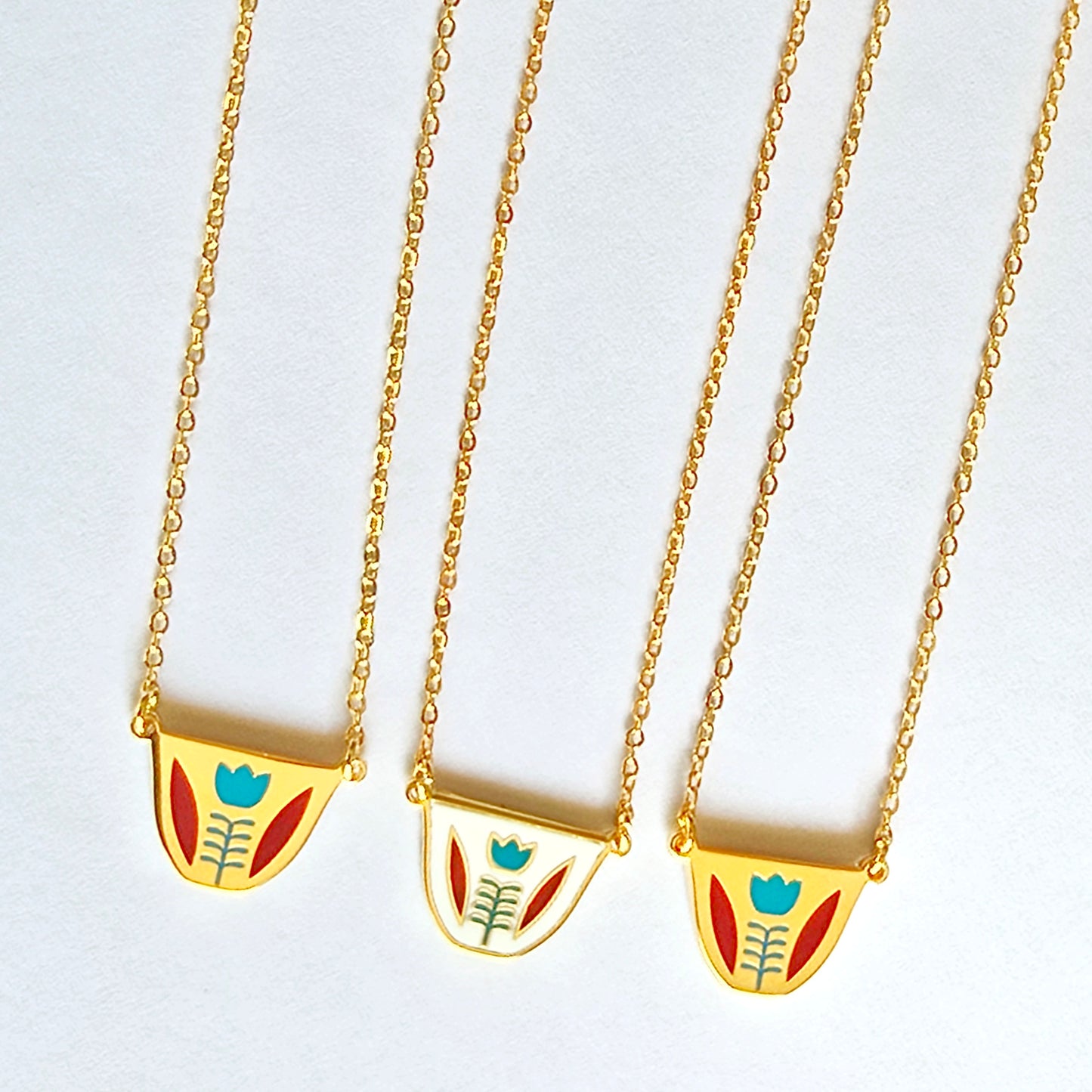 Elegant enamel coffee earrings combining Dubai elegance and Lebanese culture – أقراط فنجان قهوة يجمع بين دبي ولبنان