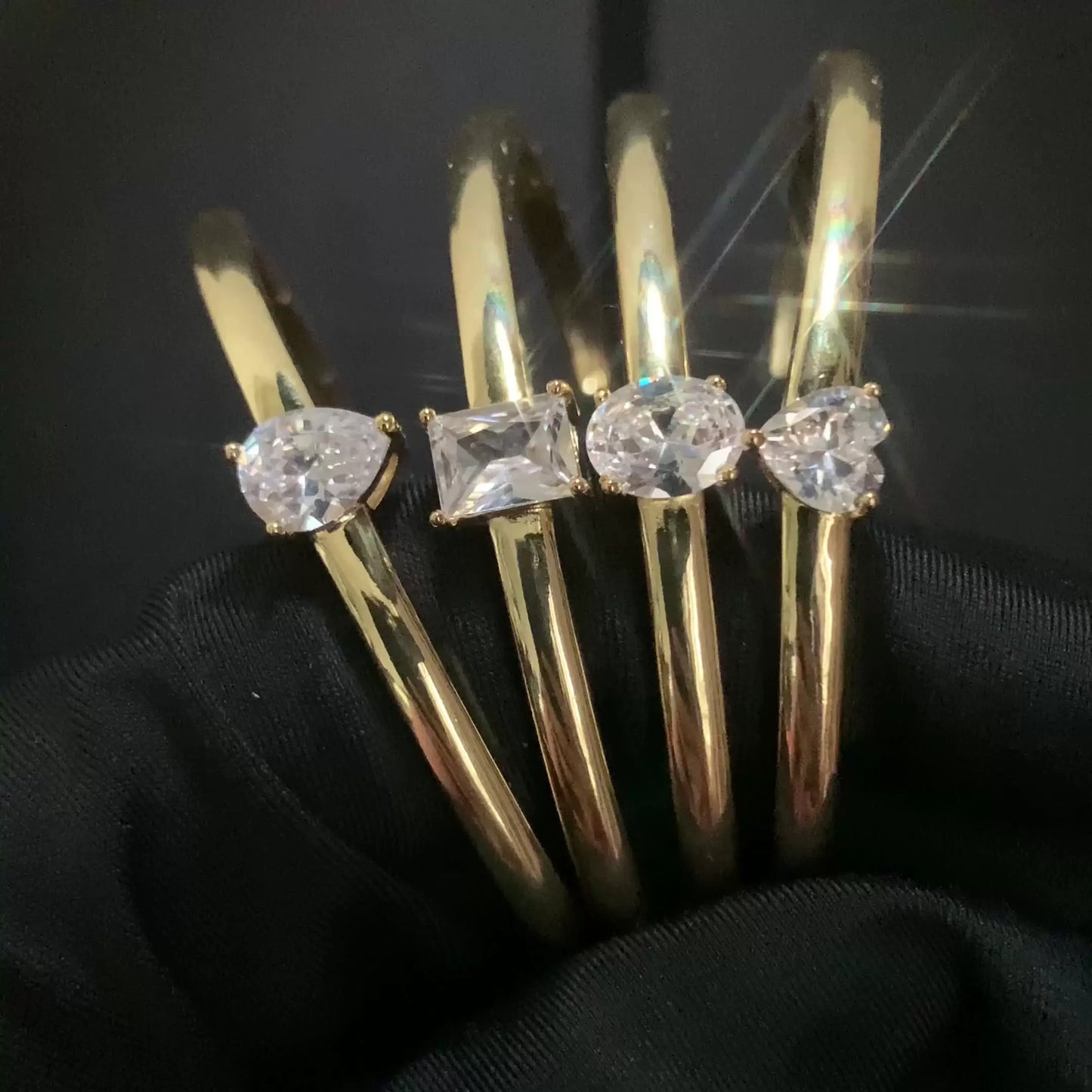 MiniLux simple golden bangle