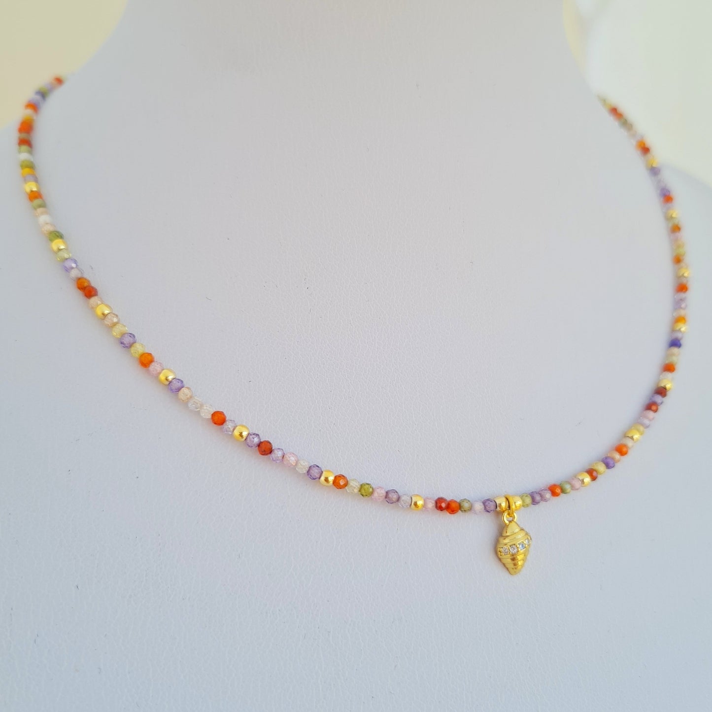 Beach-inspired shell choker necklace perfect for Lebanon and UAE | عقد صدف مميز مستوحى من البحر يناسب لبنان والإمارات