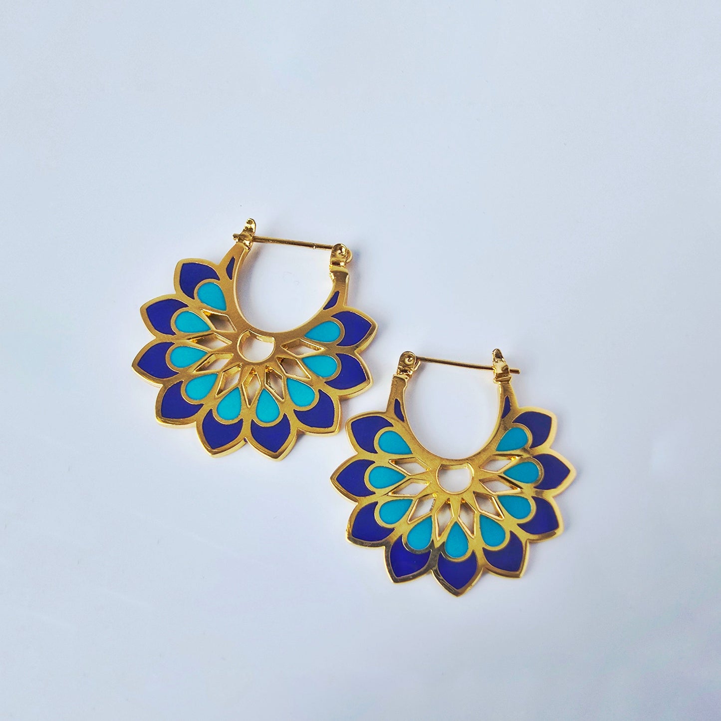 Colorful Mandala Enamel Earrings | Summer Jewelry Trends 2026 UAE  أقراط ماندالا ملوّنة بالمينا | صيحات مجوهرات صيف 2026 في الإمارات