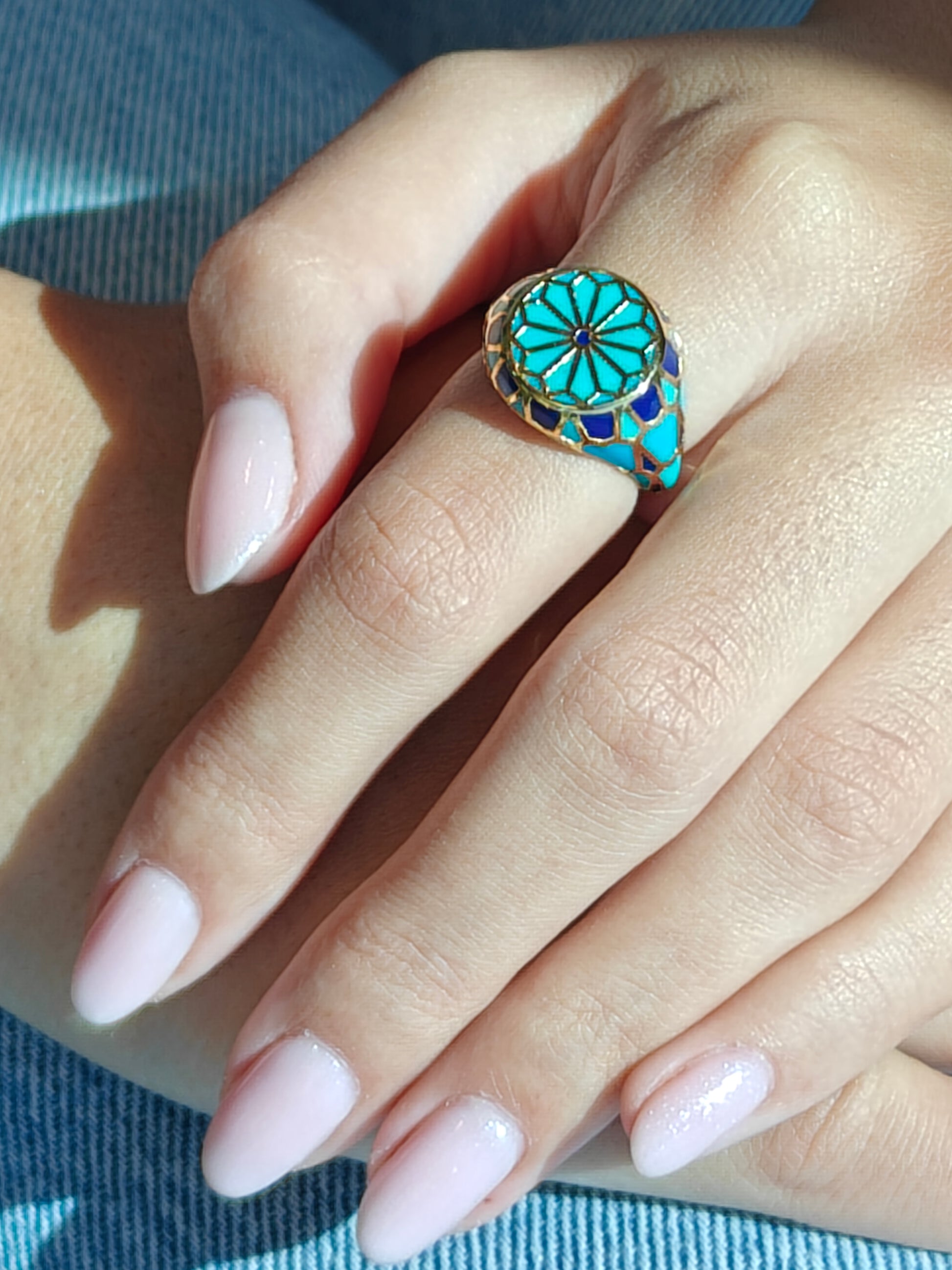 arabesque mosaique gold ring خاتم فسيفساء تراثي فيروزي بنقوش الأرابيسك