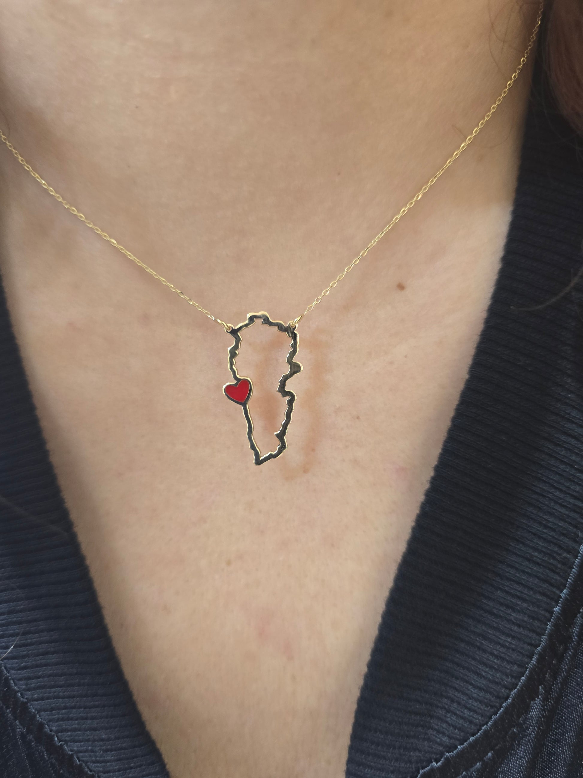 18K gold Lebanon map necklace with heart – elegant patriotic jewelry