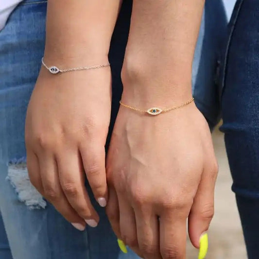 Silver evil eye bracelet with zirconia details and adjustable fit سوار عين الحسد من الفضة مزين بتفاصيل زركونيا وقياس قابل للتعديل

