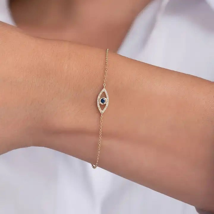 Silver evil eye bracelet with zirconia details and adjustable fit سوار عين الحسد من الفضة مزين بتفاصيل زركونيا وقياس قابل للتعديل