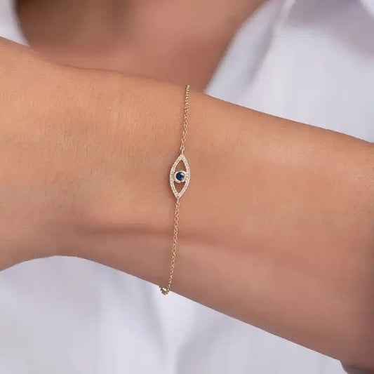 Silver evil eye bracelet with zirconia details and adjustable fit سوار عين الحسد من الفضة مزين بتفاصيل زركونيا وقياس قابل للتعديل