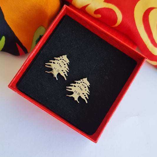 lebanese cedars cufflinks with initial for men silver made 
أزرار أكمام رجالية من الفضة بنقش أرز لبنان وحرف الاسم
