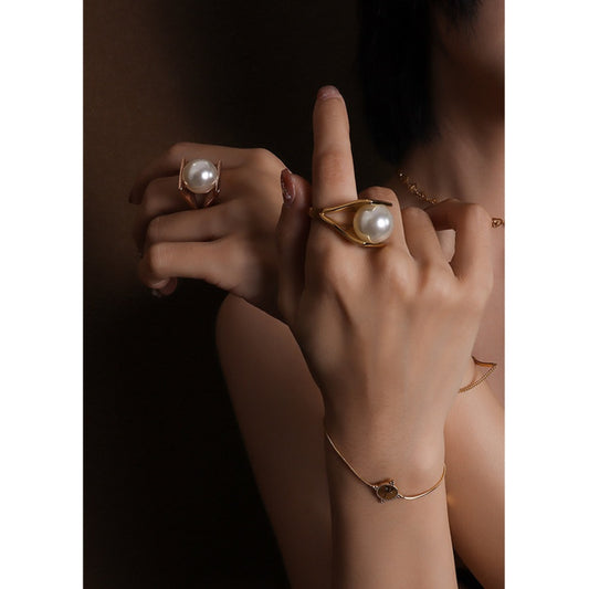 Statement pearl Ring
